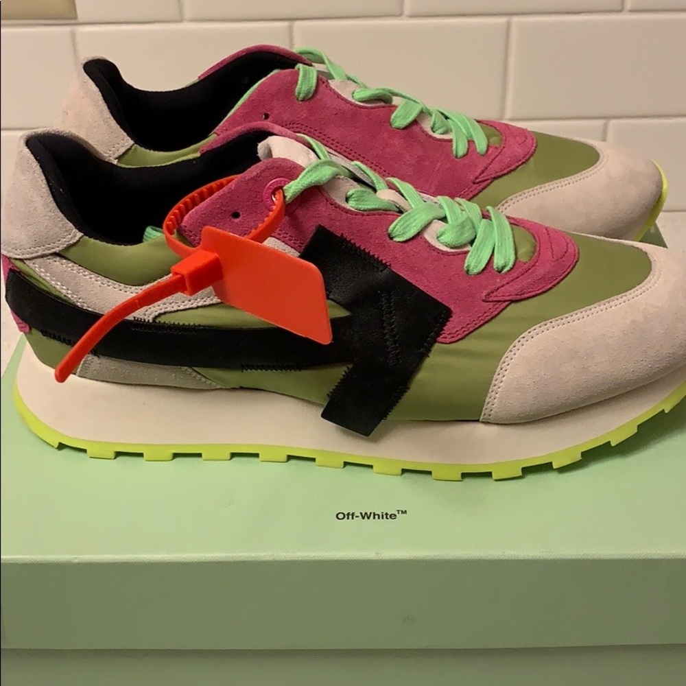NIB Off-White Arrow Runners